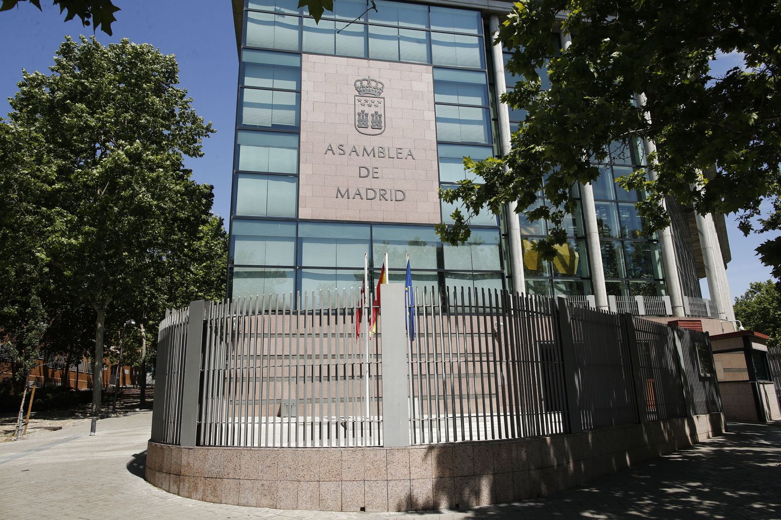 Los partidos de la Asamblea de Madrid muestran su apoyo a los vecinos afectados por la línea 7B de metro