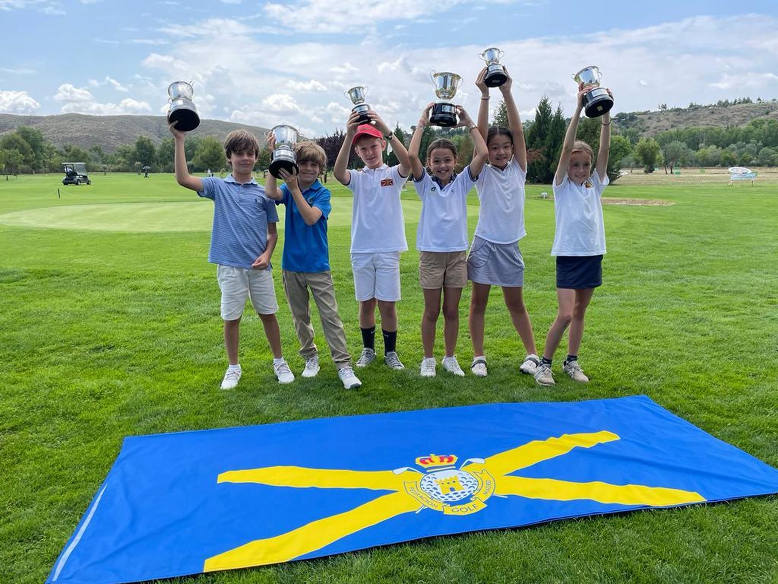 Campeones alevines y benjamines de golf