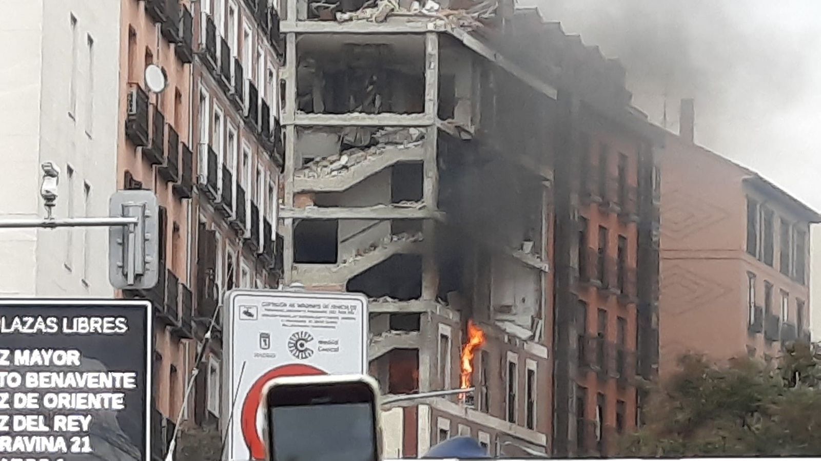 Los vecinos afectados por la explosión temen que sus seguros no cubran el realojo mientras se realizan las obras de sus casas