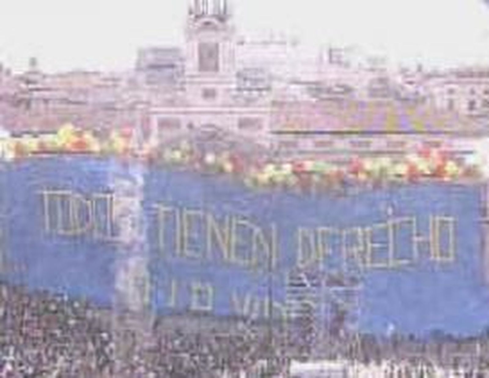 Miles de personas exigen a los partidos un compromiso electoral con la vida