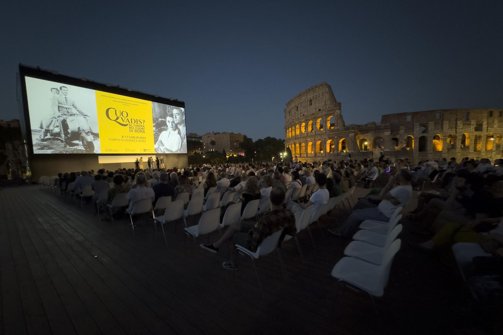 Cine a los pies del Palatino