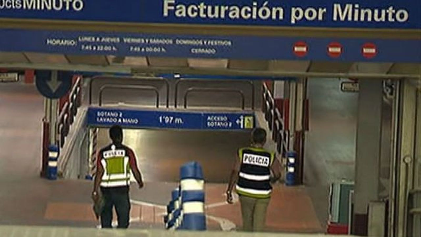Dos niños en estado grave tras caer desde una claraboya en calle Ayala