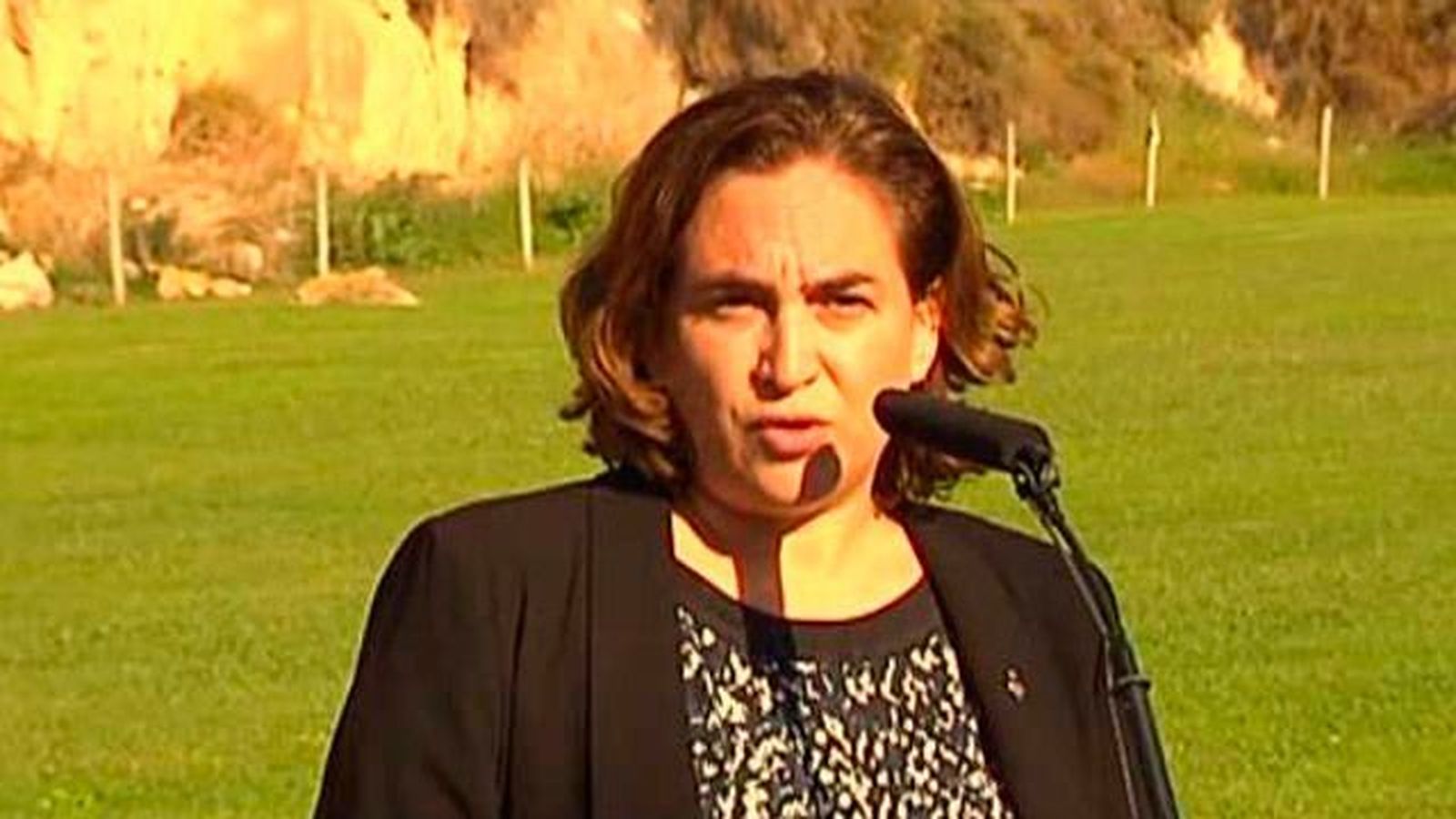 Colau pide "diálogo, serenidad  y soluciones políticas"
