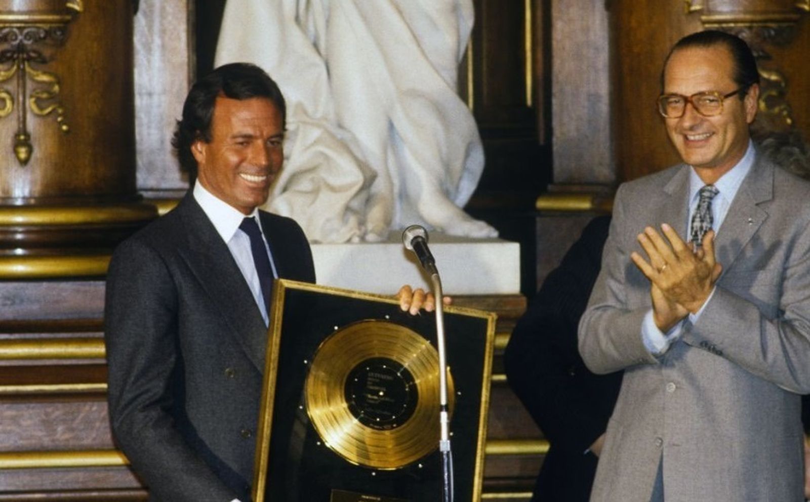Julio Iglesias y el presidente Presidente  de Francia Jacques Chirac