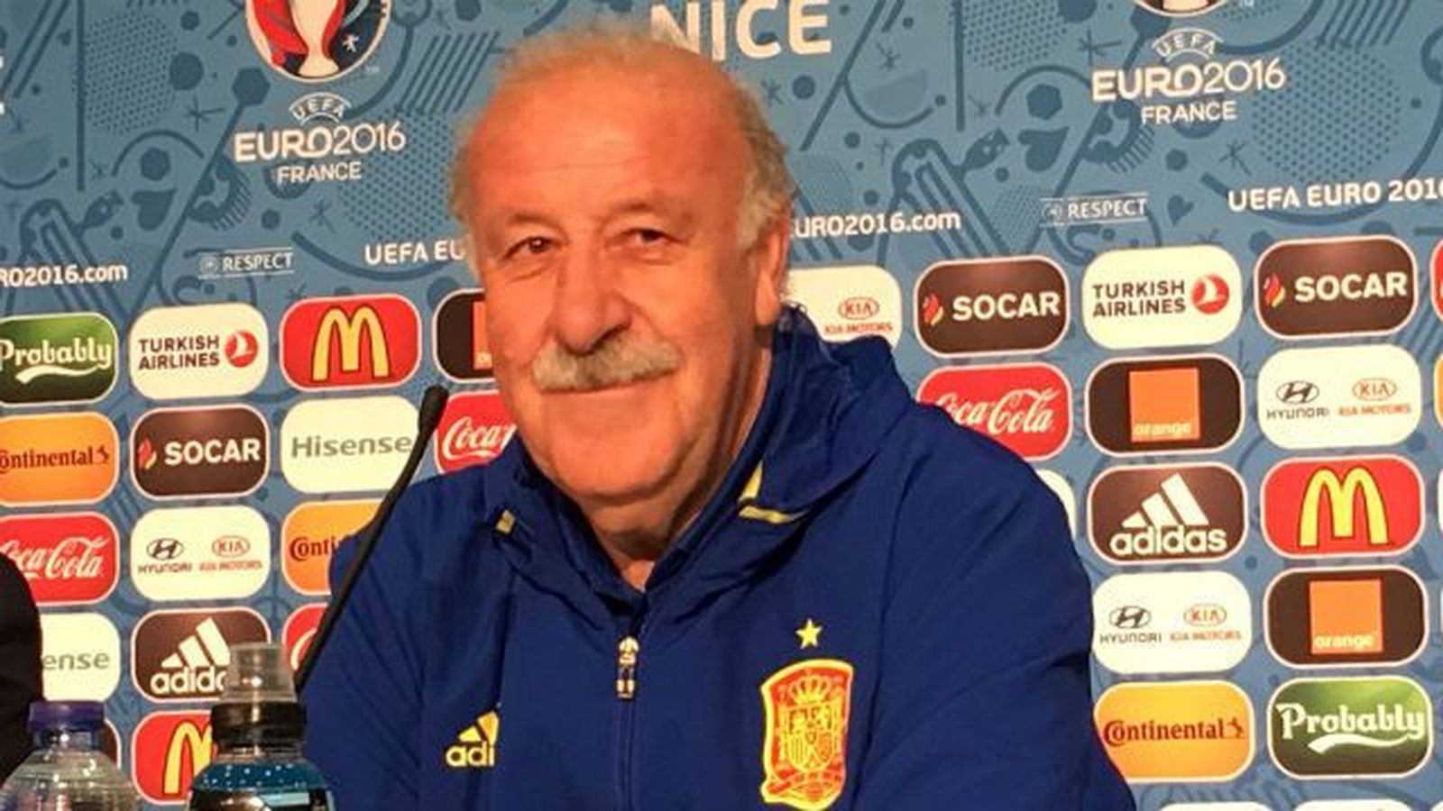 Del Bosque: "Nos dicen cosas muy bonitas y nos pueden confundir"