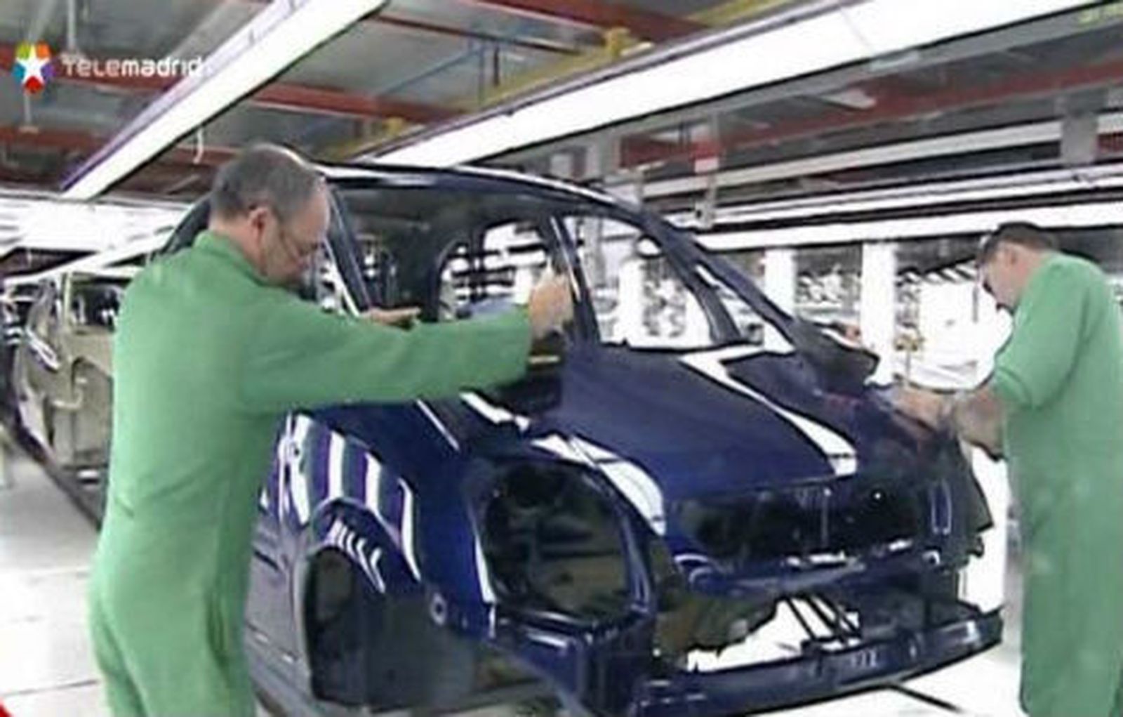 El déficit comercial español hasta abril se reduce el 59,4%