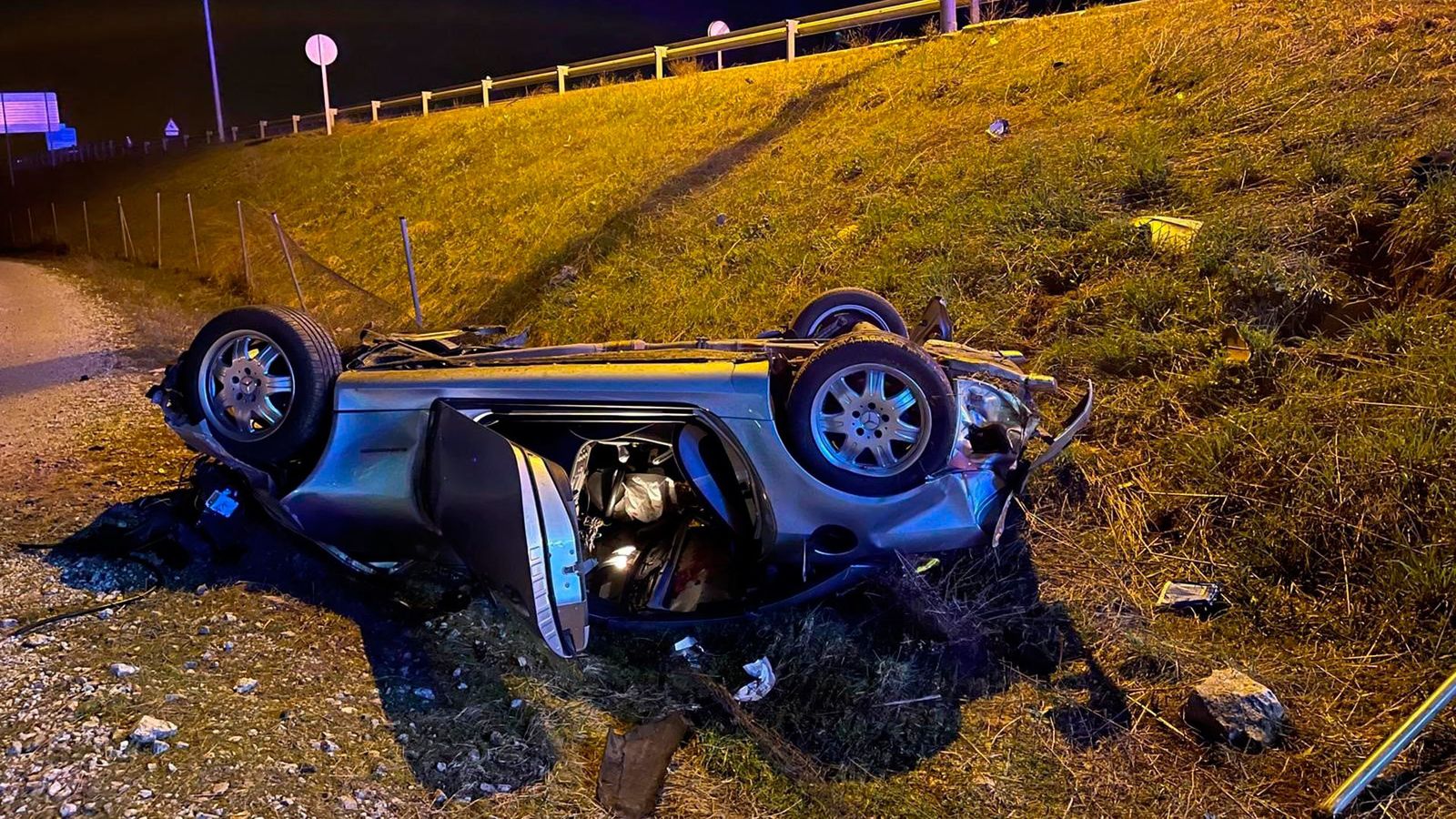 Muere un hombre de 57 años al atravesar su vehículo una rotonda en Soto del Real y volcar