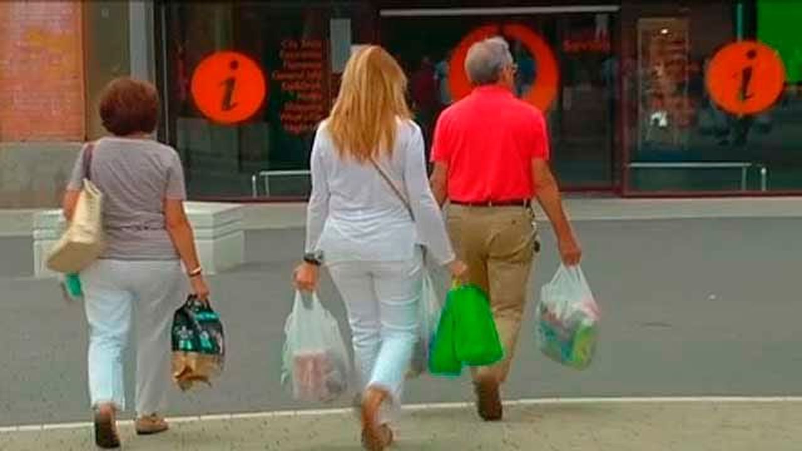 Las bolsas de plástico empezarán a cobrarse, como paso previo a su prohibición total en 2021