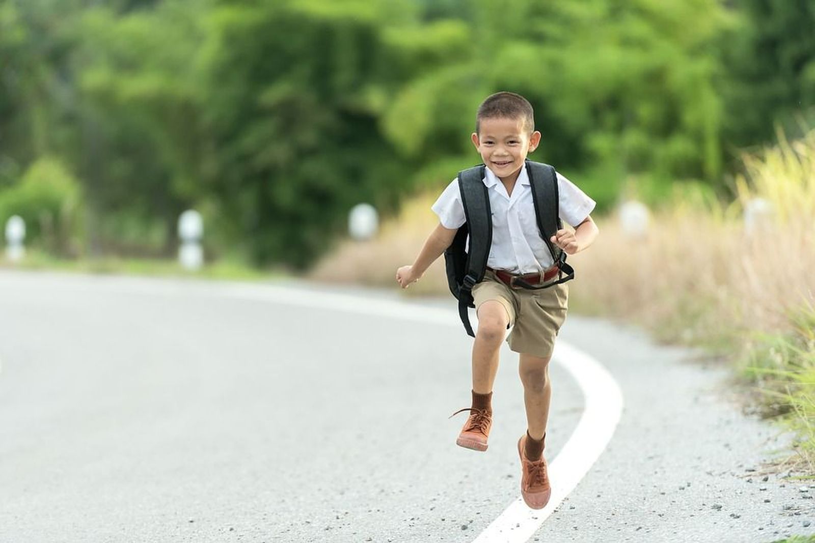Ir al colegio andando ayuda a prevenir la obesidad