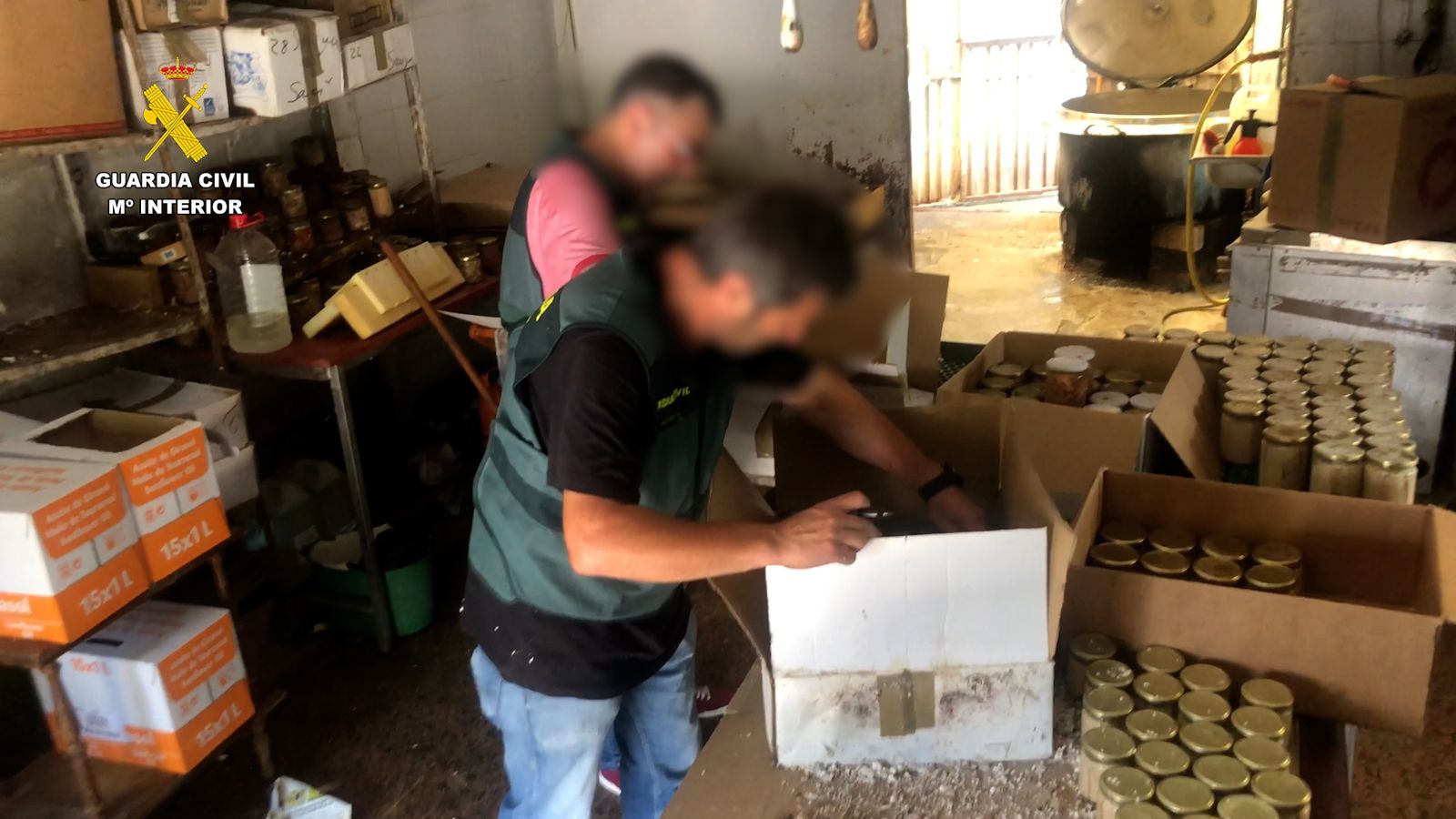 Detenido por vender dos toneladas y media de conservas sin control sanitario