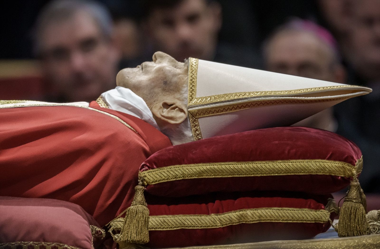 Cpilla ardiente de Benedicto XVI