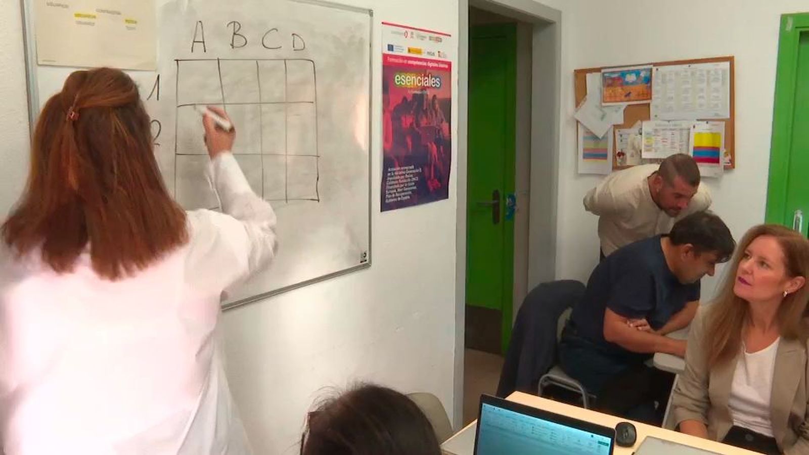La Comunidad de Madrid forma a personas con discapacidad intelectual para disminuir la brecha digital