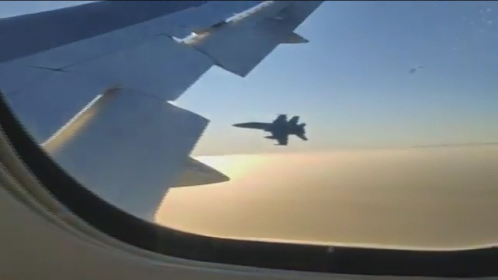 F18 desde la ventanilla del avión