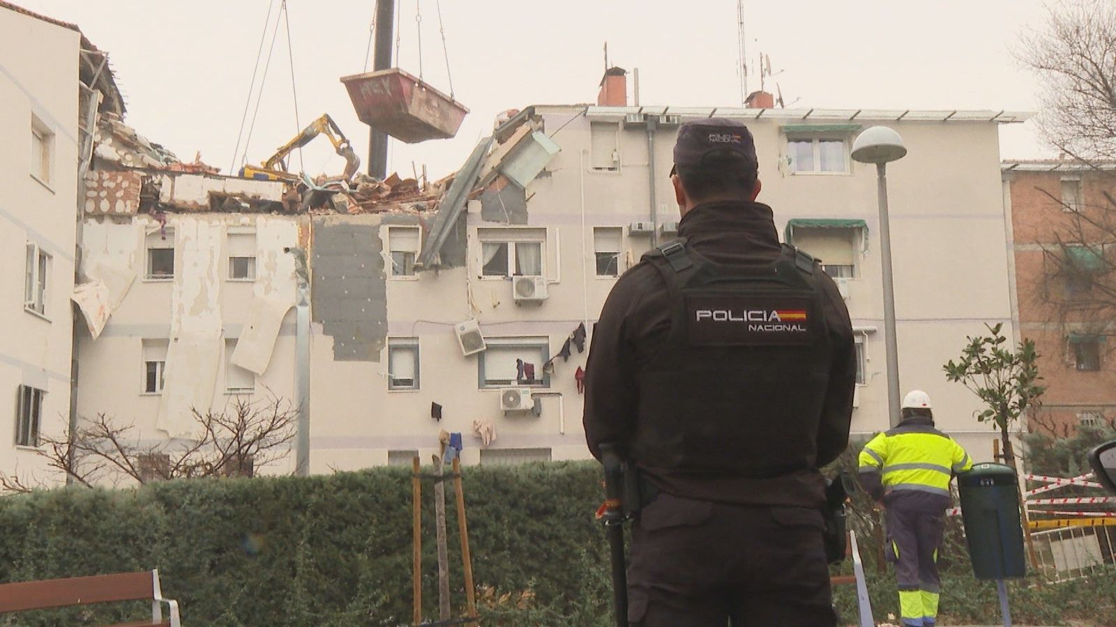 Un bar y un colegio canalizan la ayuda a los afectados por la explosión de Carabanchel