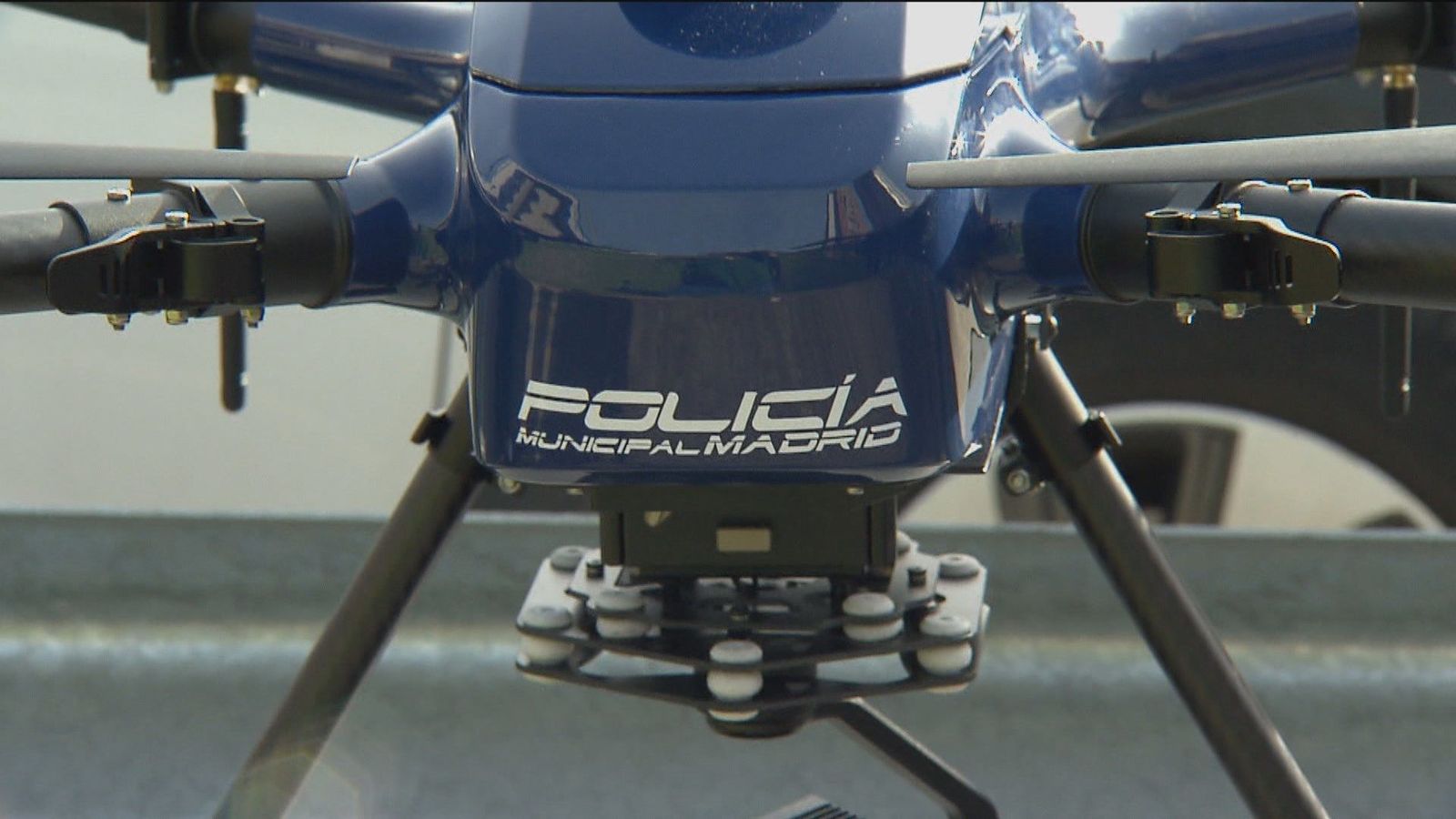 Los drones, los ojos de los agentes que vigilan que se cumplan las restricciones anticovid desde el aire