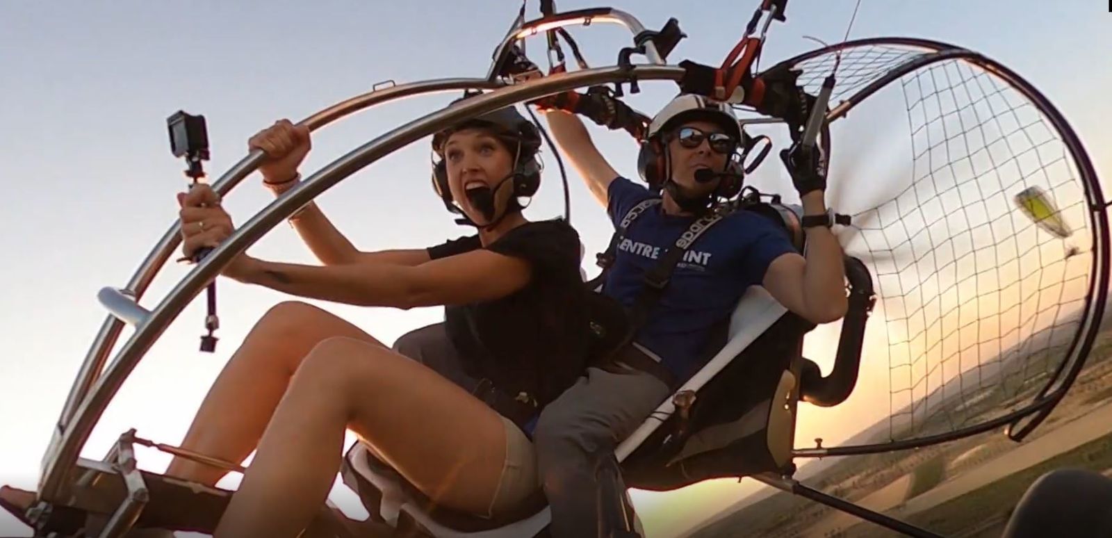Sasu sobrevuela Chinchón en paramotor