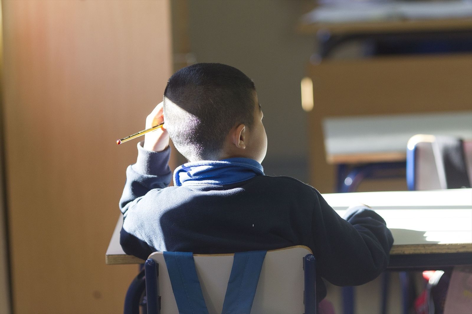 Niño en el colegio