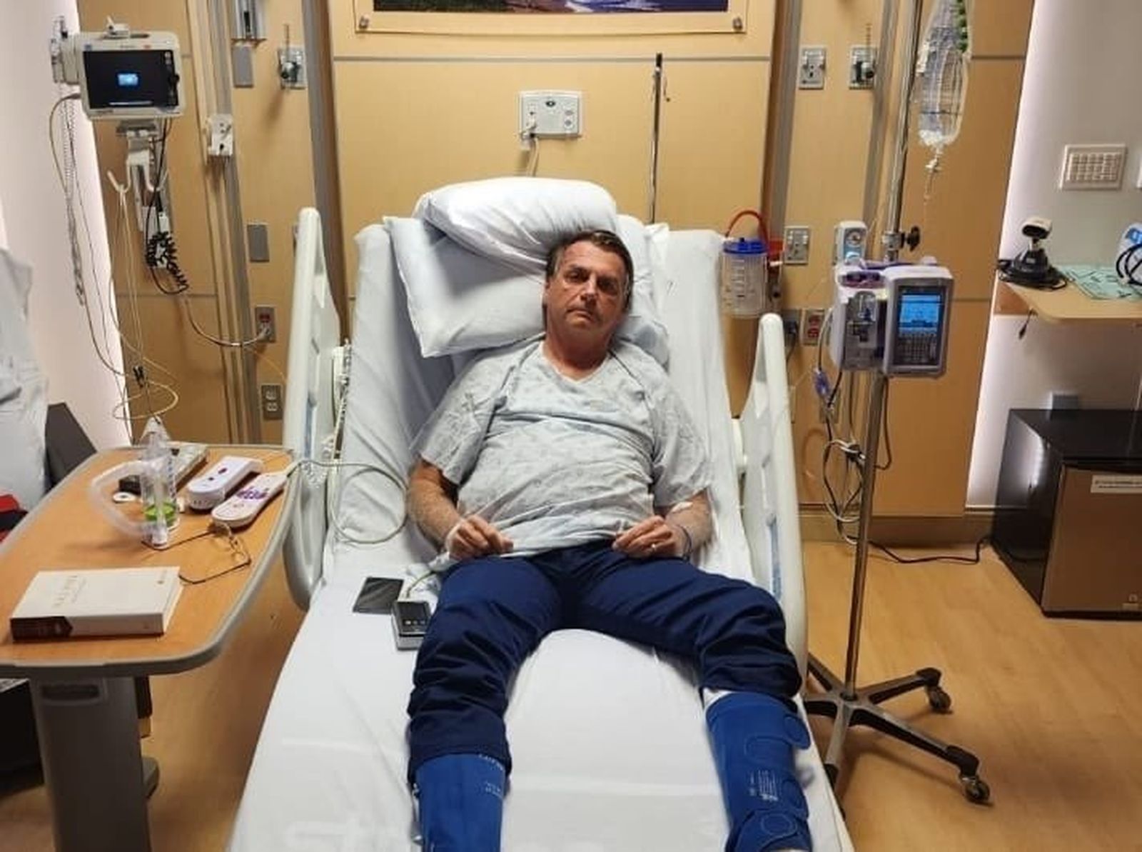 El expresidente brasileño Jair Bolsonaro en el hospital de Orlando