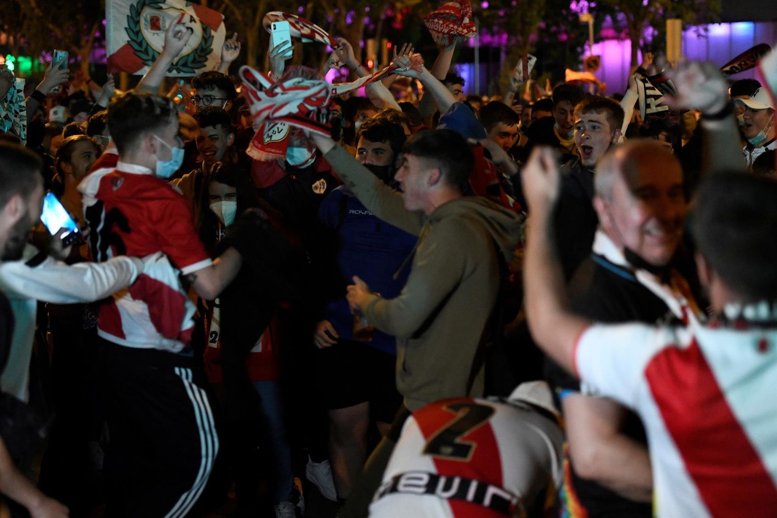 Vallecas celebra el ascenso del Rayo a Primera