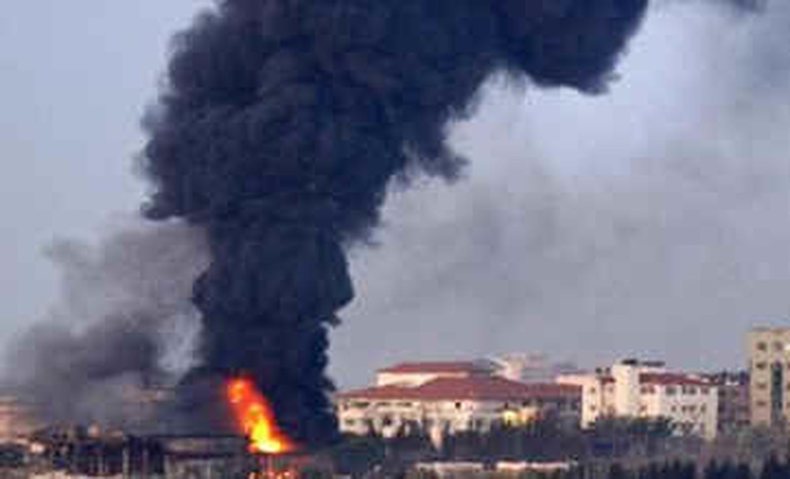 Israel bombardea bases de entrenamiento de Hamás en Gaza