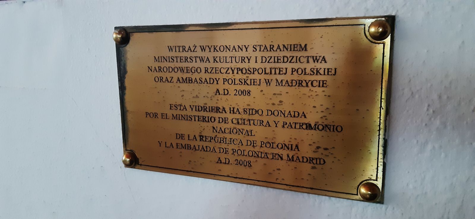 Placa colocada en 2008 por la Embajada de Polonia en Madrid