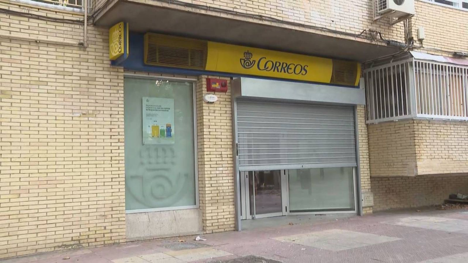 Atraca dos veces una oficina de Correos en Orcasitas en menos de 24 horas con pasamontañas y arma en mano