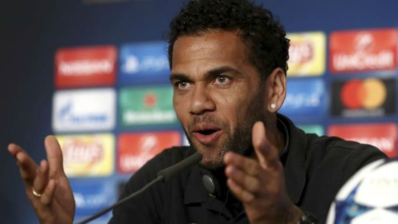 Alves: "Estamos sin miedo, con ambición y con las ganas"