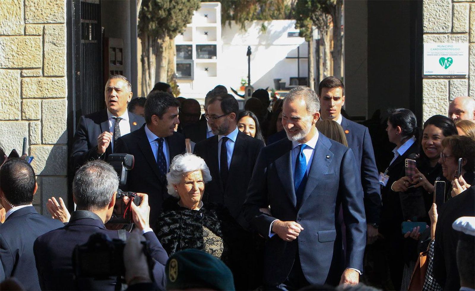 El rey asiste en El Campello a la inhumación del jurista exiliado Rafael Altamira tras la repatriación de sus restos