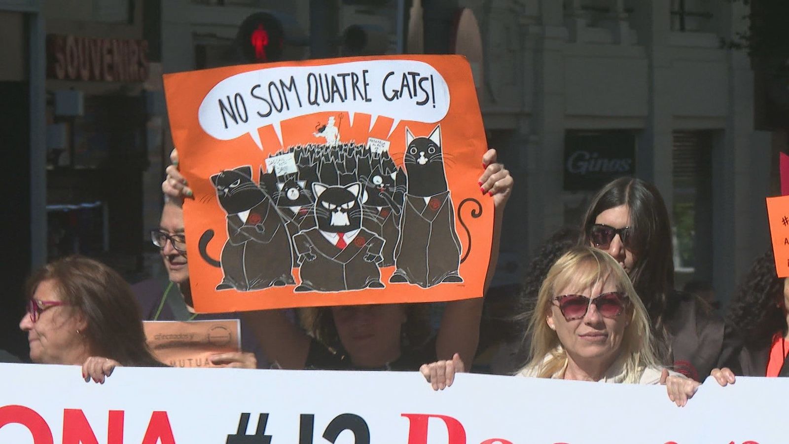 Miles de abogados y procuradores salen a la calle en Madrid en defensa de "pensiones dignas