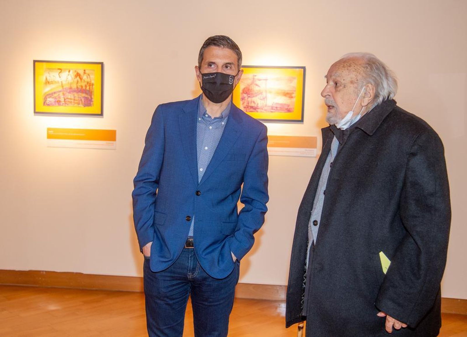 Antonio Oteiza, a la derecha, junto al alcalde complutense