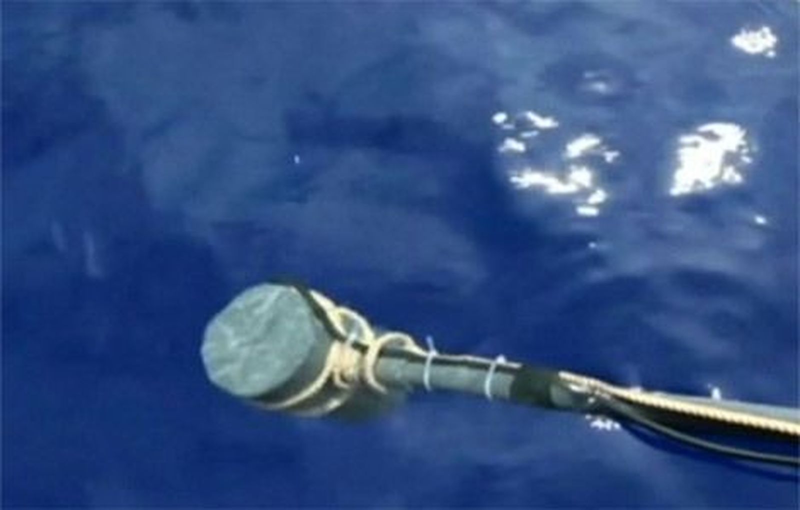 Un barco chino vuelve a detectar otra señal en la zona donde se busca el avión malasio