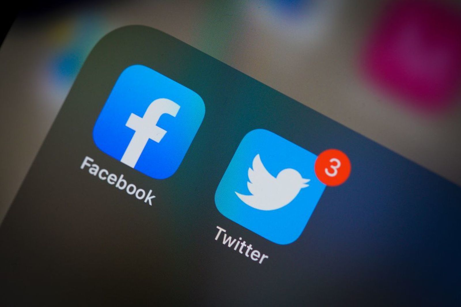 Twitter y Facebook