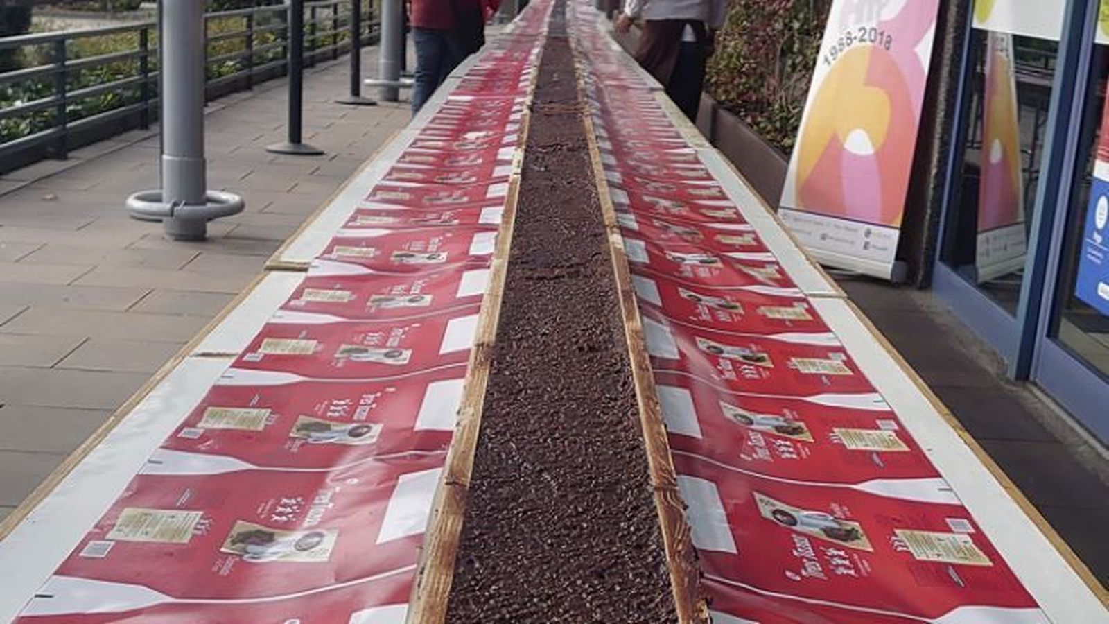 El turrón de chocolate más largo del mundo está en Cibeles