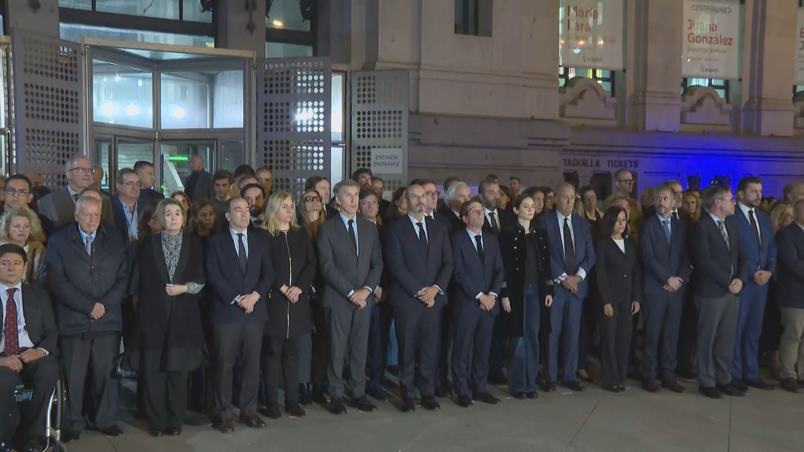 Madrid guarda un minuto de silencio en Cibeles por las víctimas del accidente ferroviario de Urda