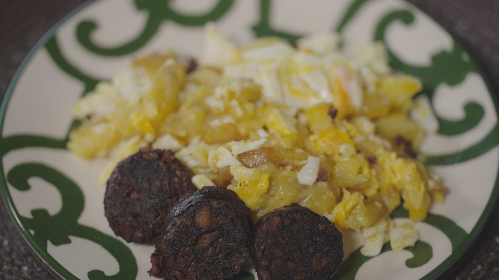 Sabor a Madrid: Huevos estrellados con morcilla en Manzanares el Real