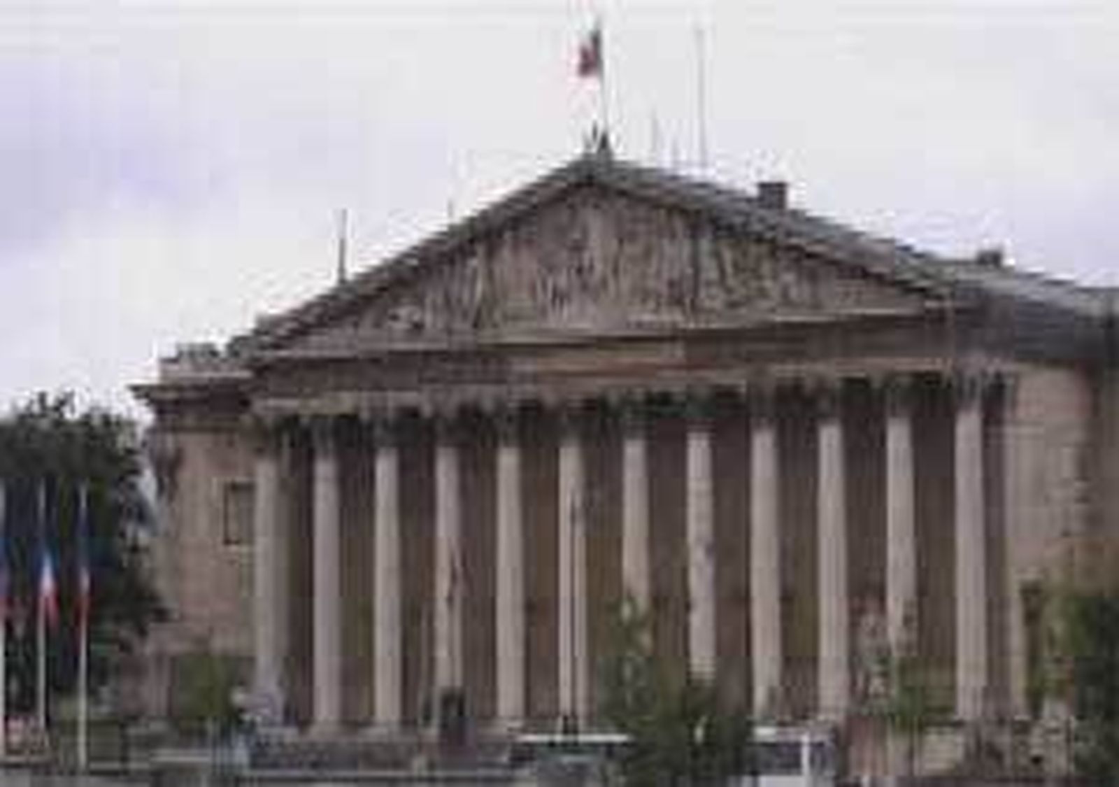 Francia presenta unos "Presupuestos de combate" para limitar el déficit al 3%