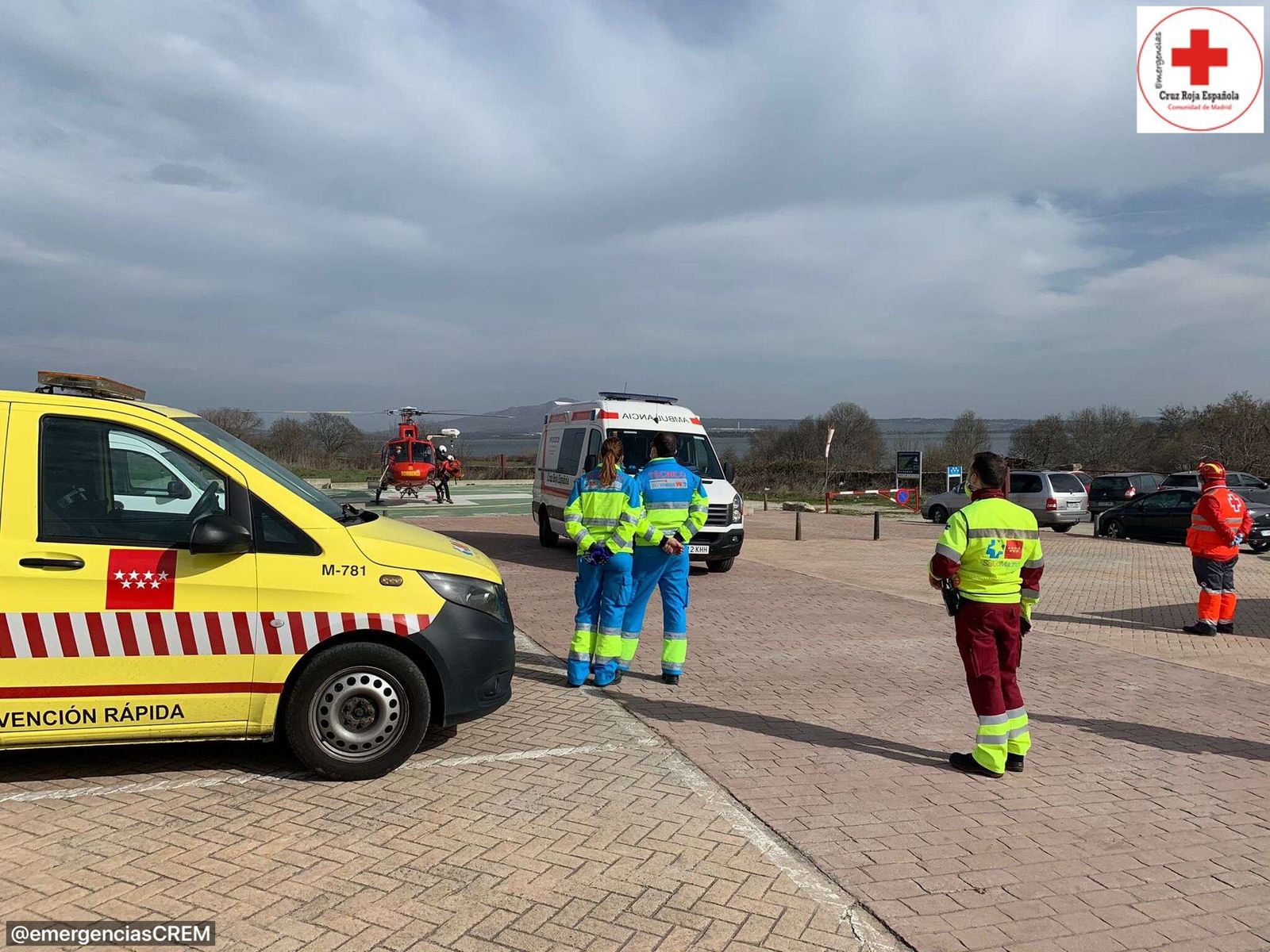 Bomberos del GERA rescatan a un hombre   en La Pedriza
