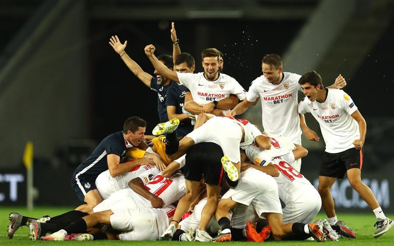El Sevilla, rey de la Copa de la UEFA