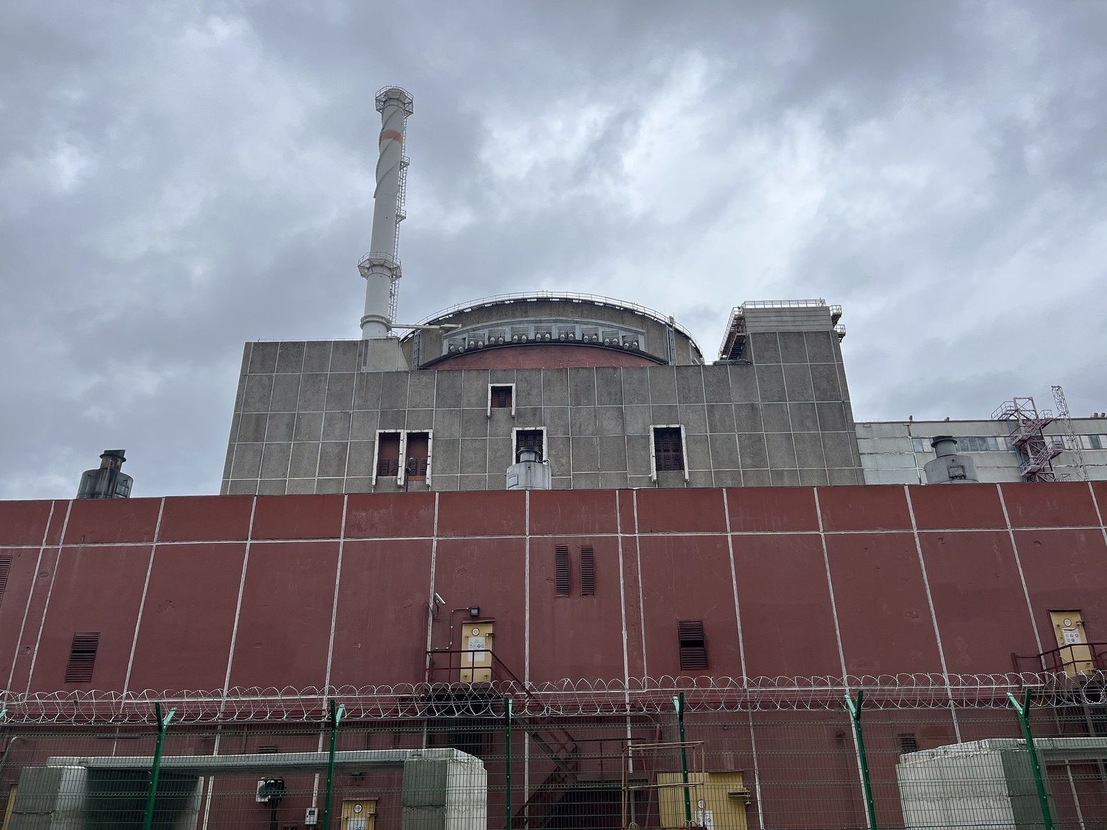 Máxima alerta en Zaporiyia, Ucrania y Rusia se acusan mutuamente de un ataque a la central nuclear