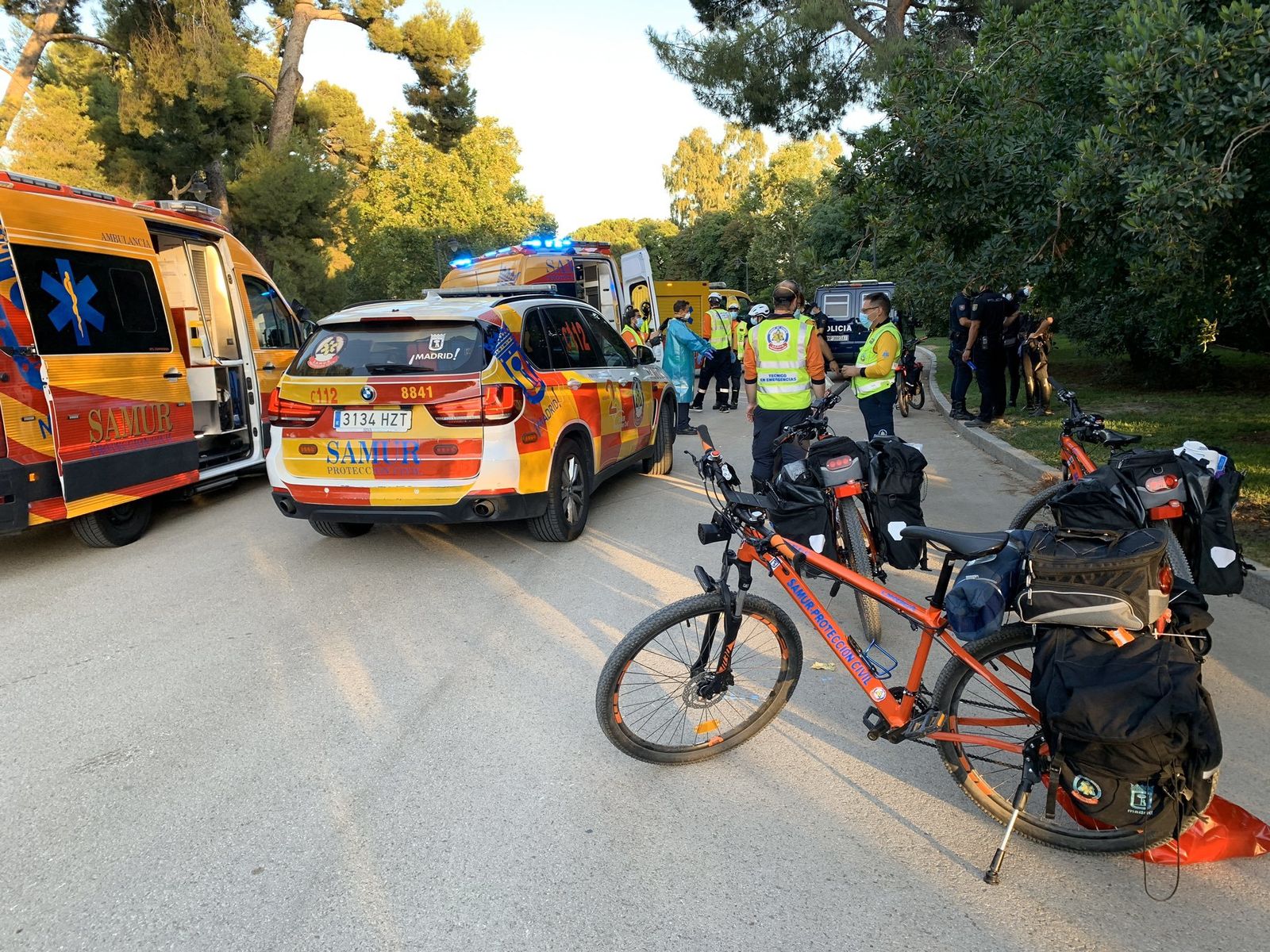 Efectivos del Samur en El Retiro