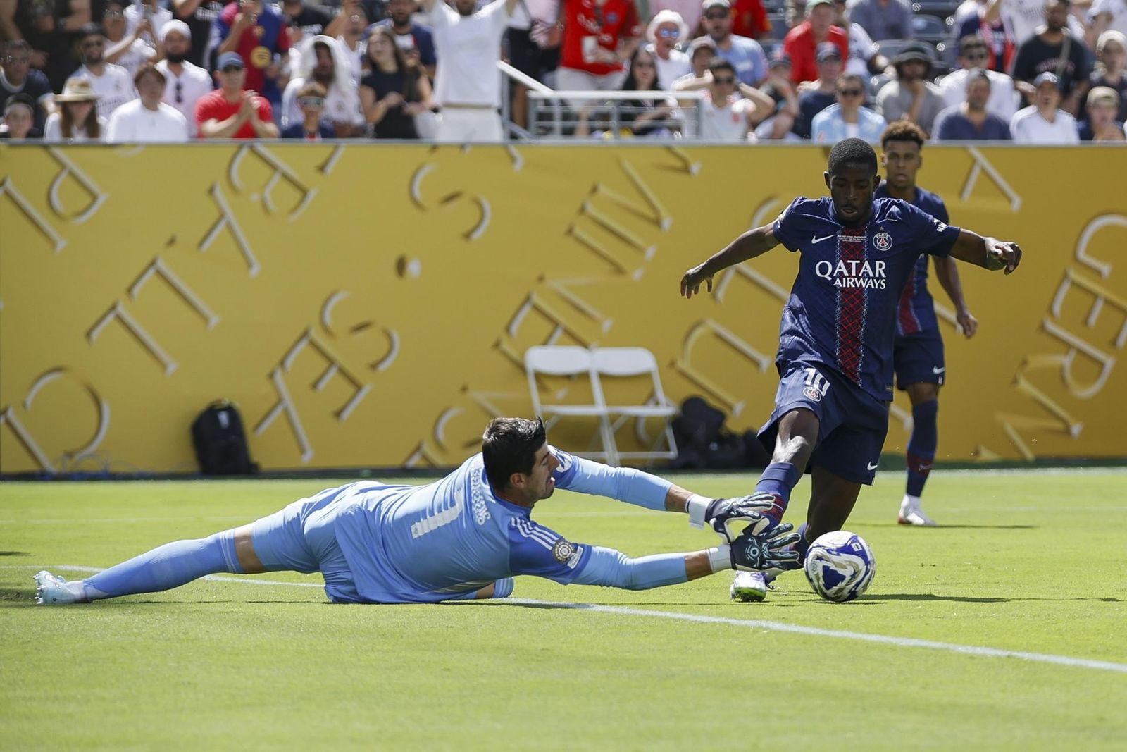 Courtois ante Dembelé