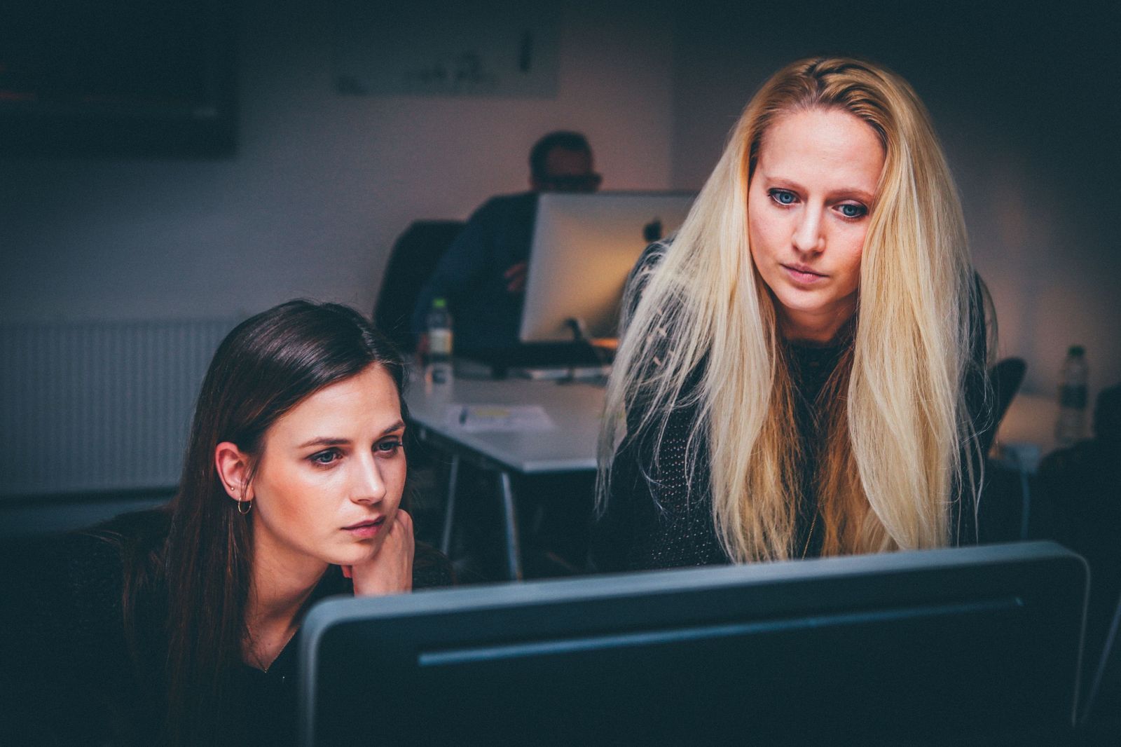 Madrid destaca en el avance de mujeres en alta dirección con un 42,2% frente al 38,4% de España