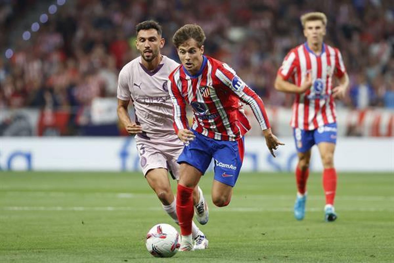 Pablo Barrios ante el Girona