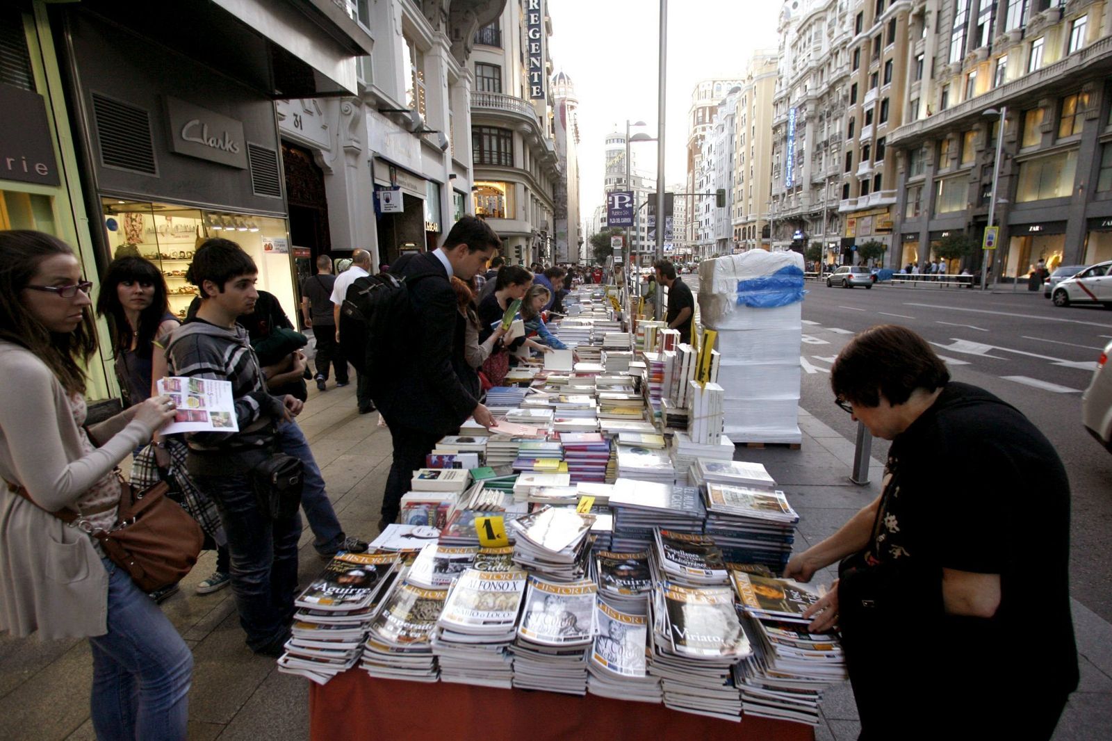 Los libros salen a la calle en Madrid en La Noche de los Libros