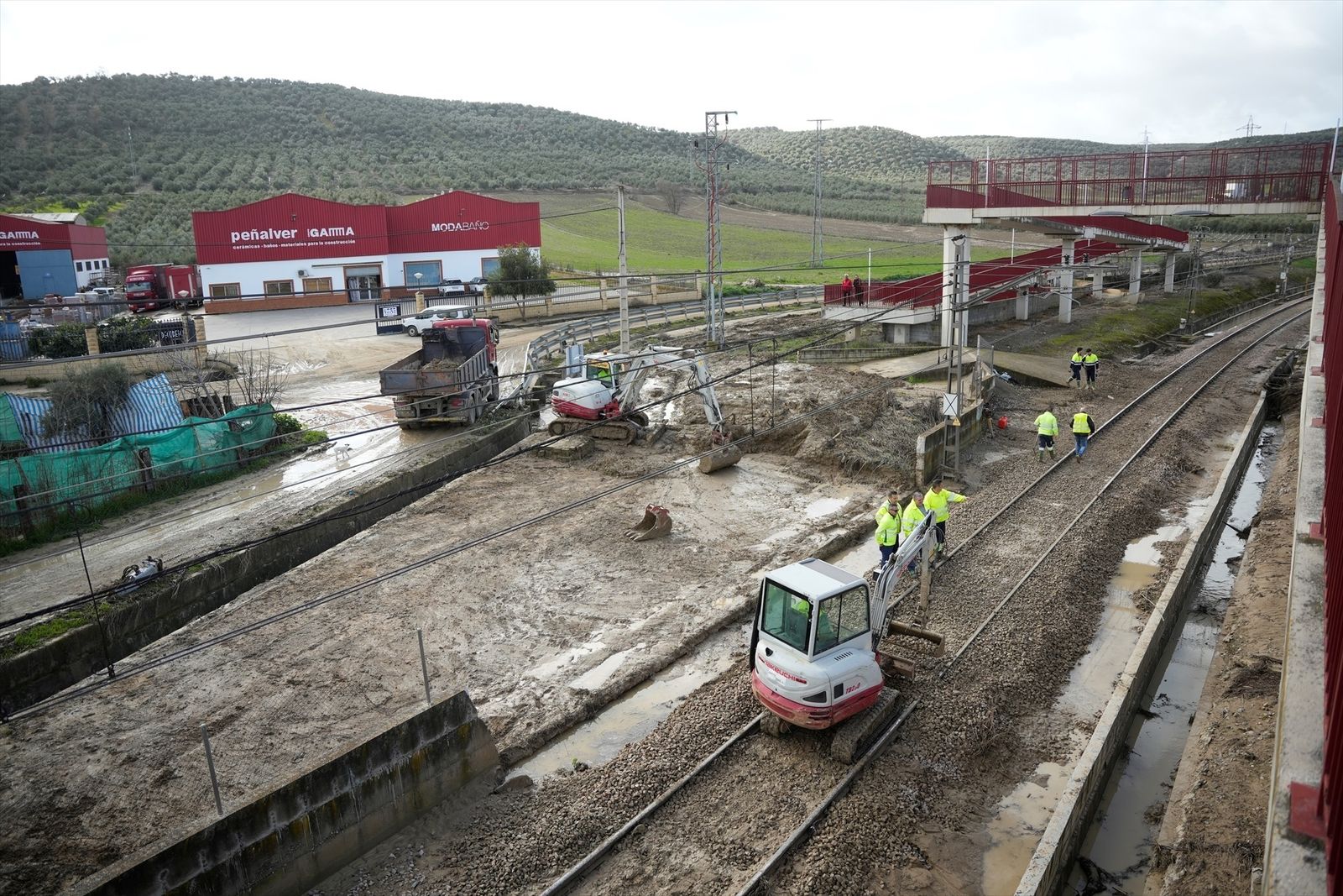 Tramo del servicio ferroviario Córdoba-Jaén afectado por la caída de un muro