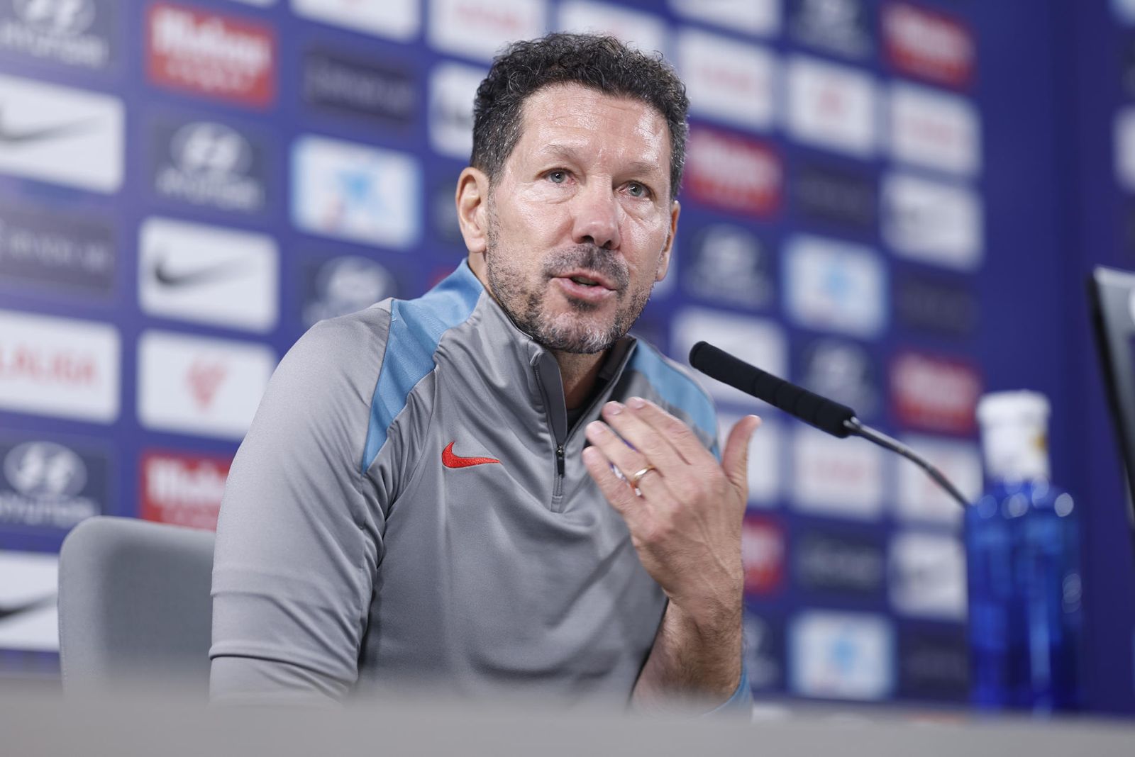 Simeone, sobre los horarios: "No miro el tiempo, aceptamos lo que hay"