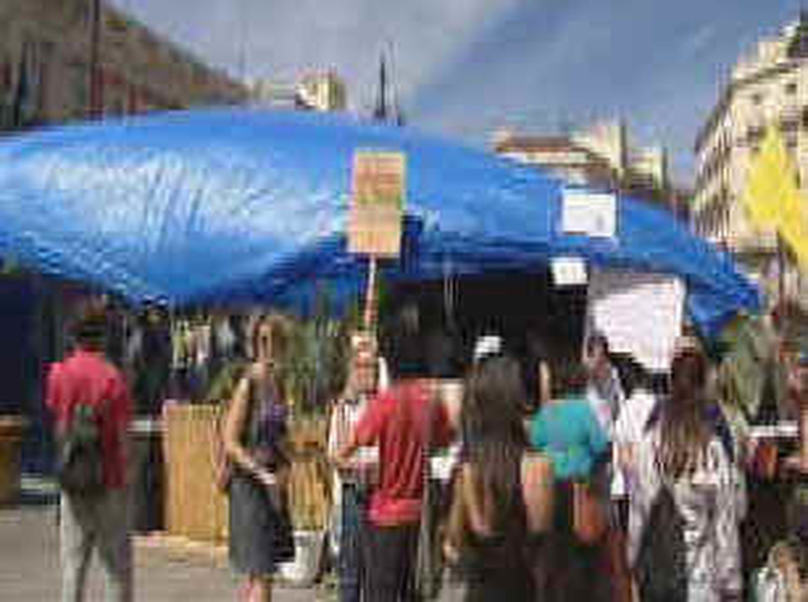 Sigue ocupada parte de la plaza del Sol