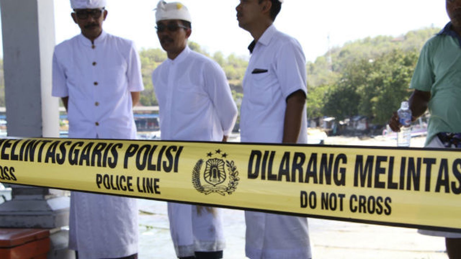 Familiares visitan a uno de los heridos españoles en el accidente de Indonesia