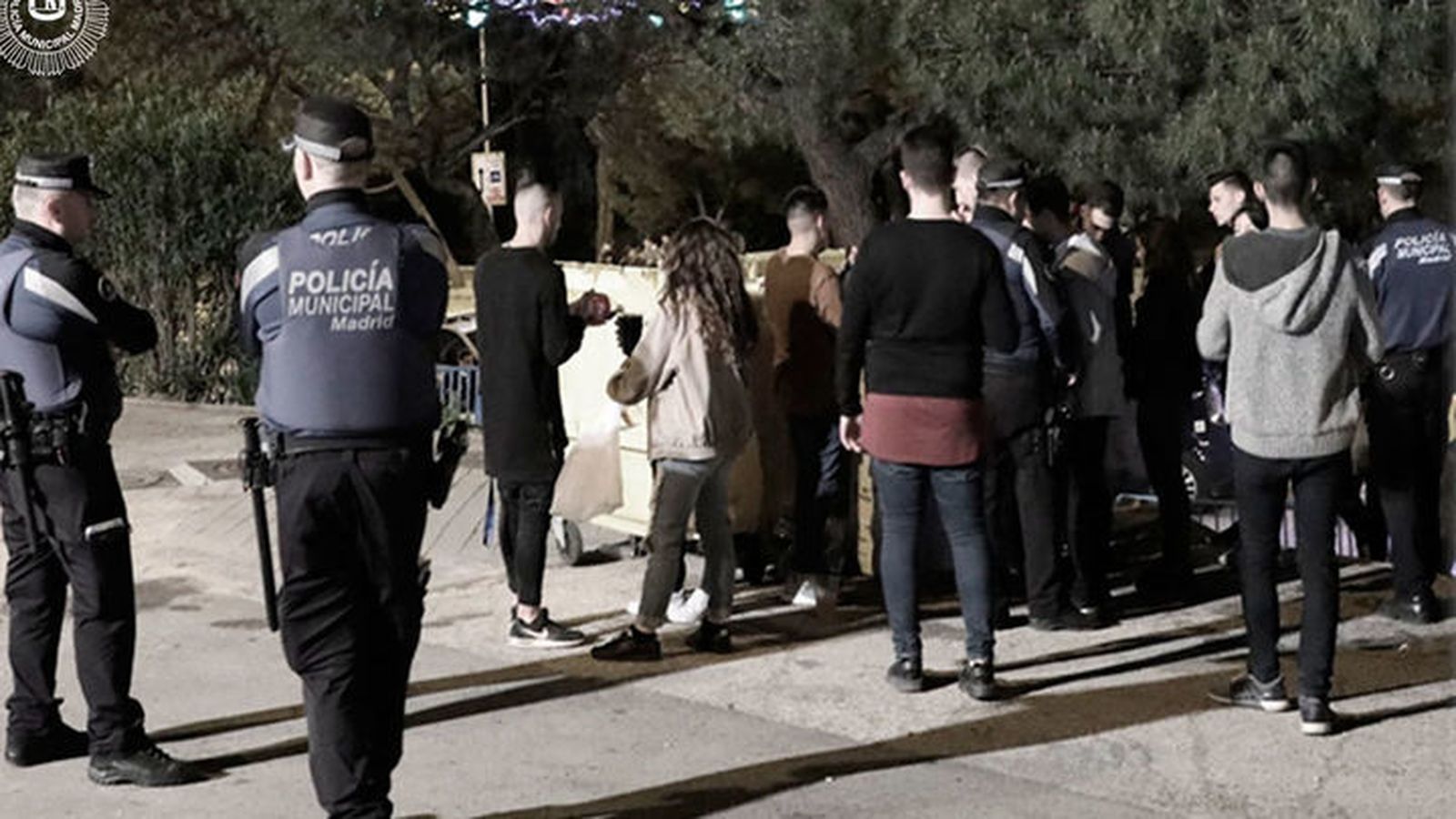 Policía Municipal de Madrid interviene en un botellón