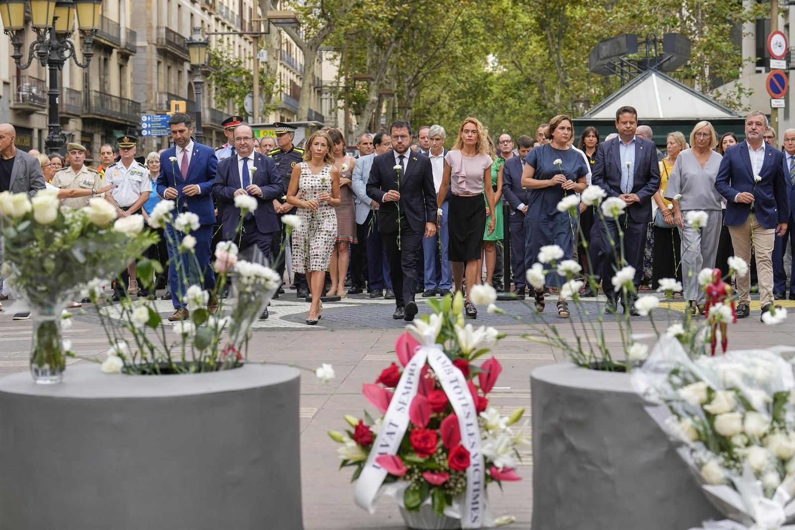 Boicotean el acto de homenaje a las víctimas del 17-A al grito de "España es un estado asesino, queremos la verdad"